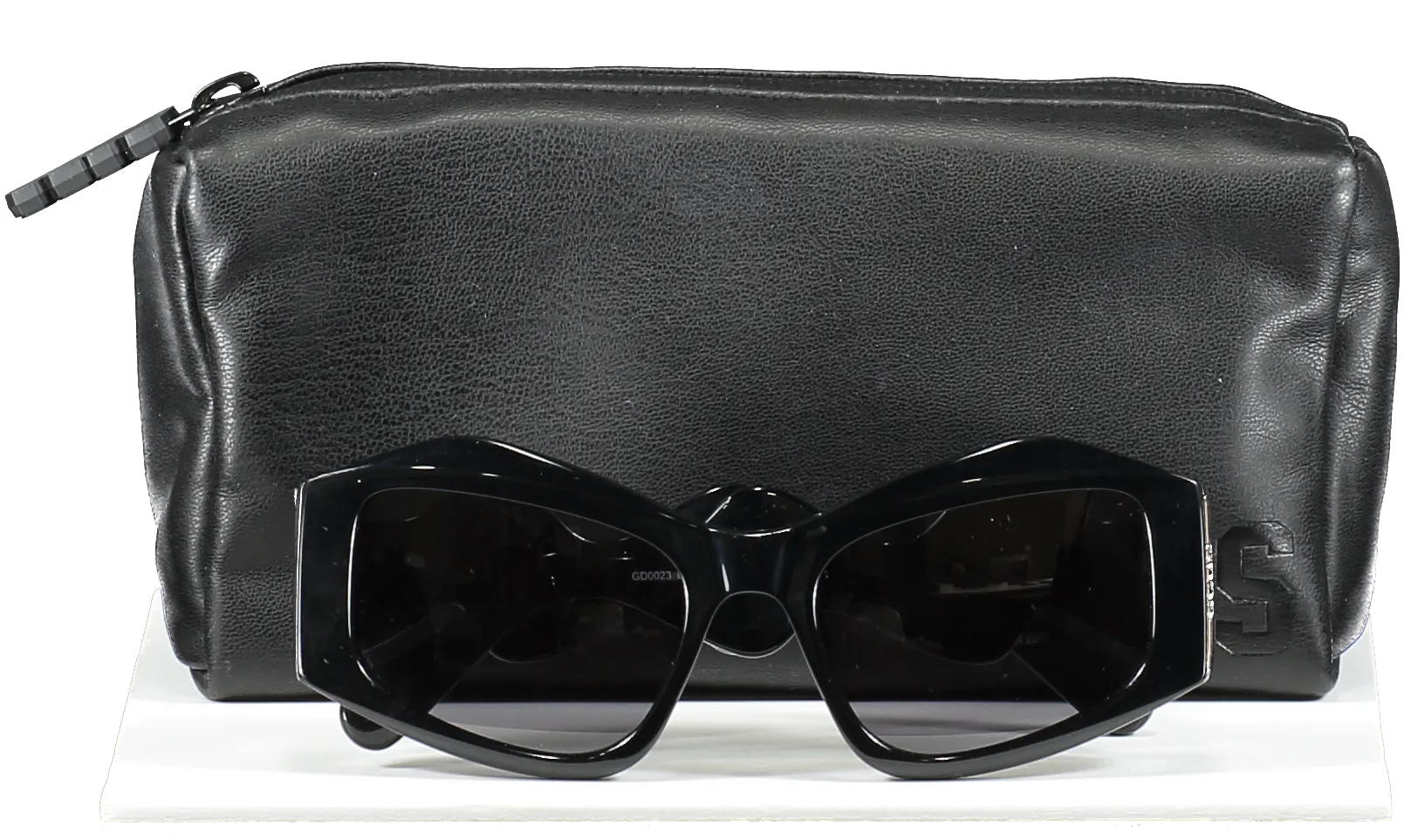 GCDS Black Gd023 Geometric Scalloped arm Sunglasses In Case