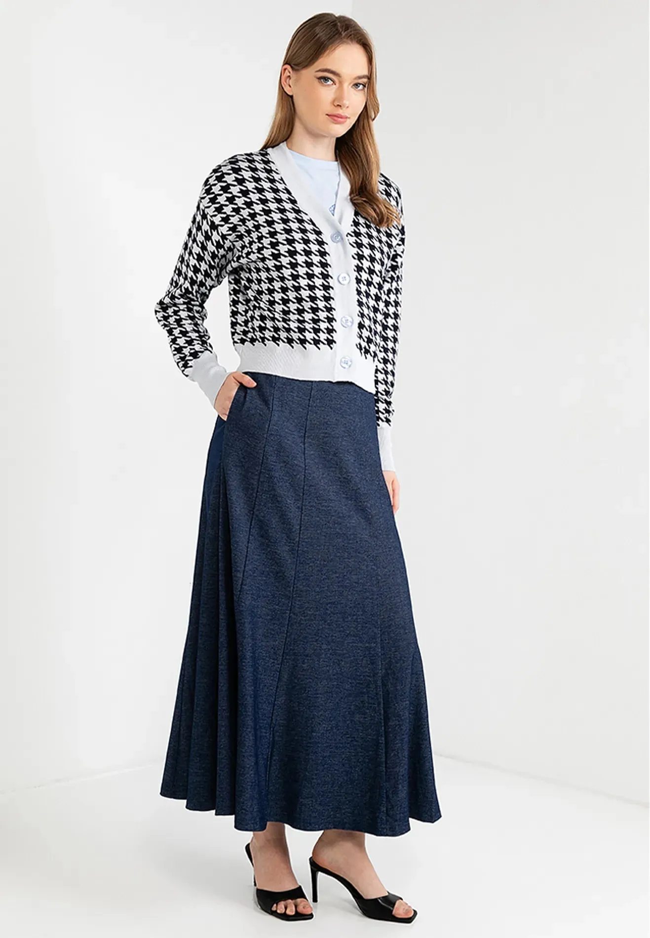 Houndstooth Buttoned Knit Cardigan