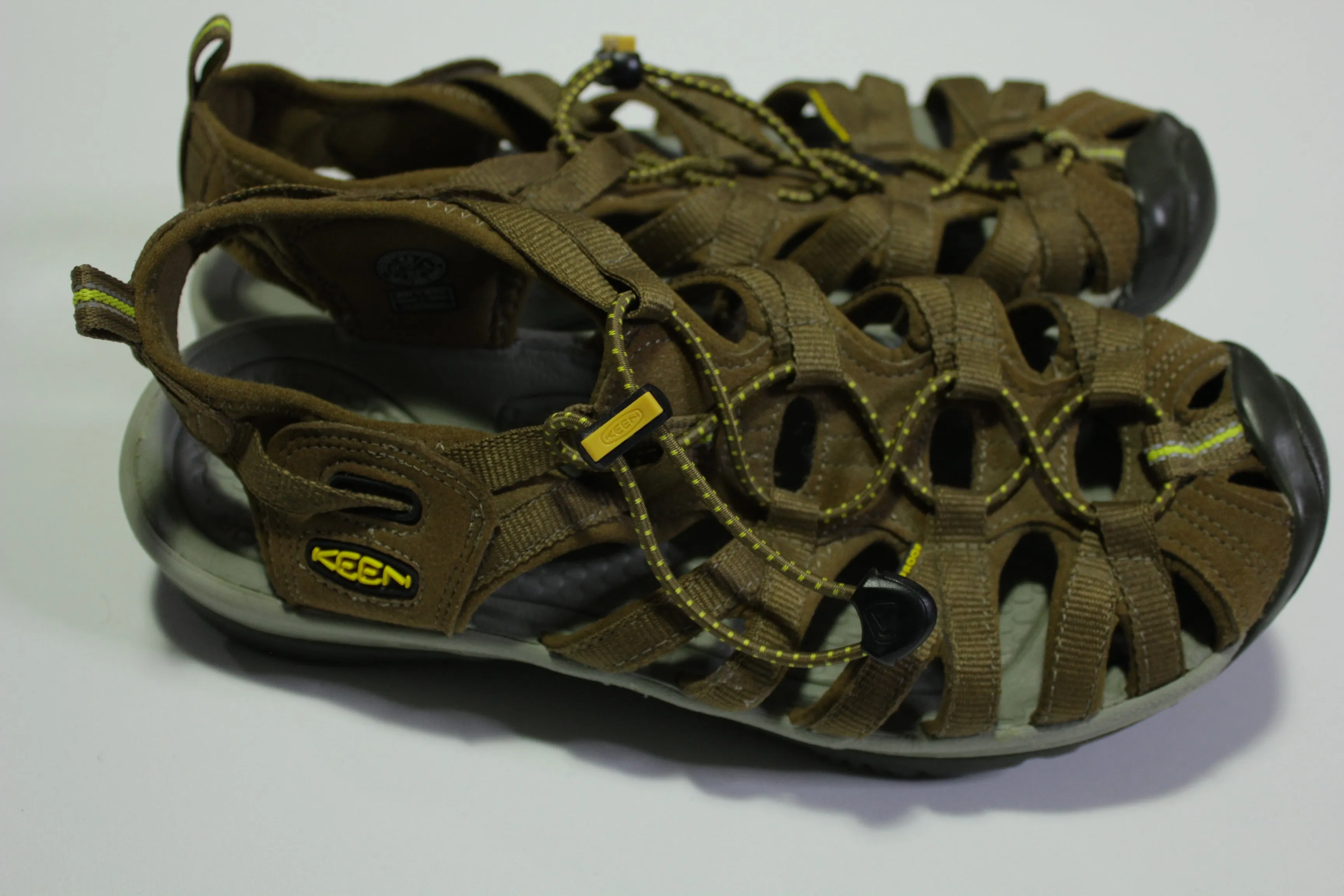 KEEN Women’s Size 8.5 Sandal Whisper Coffee Liqueur/Keen Yellow 1003713