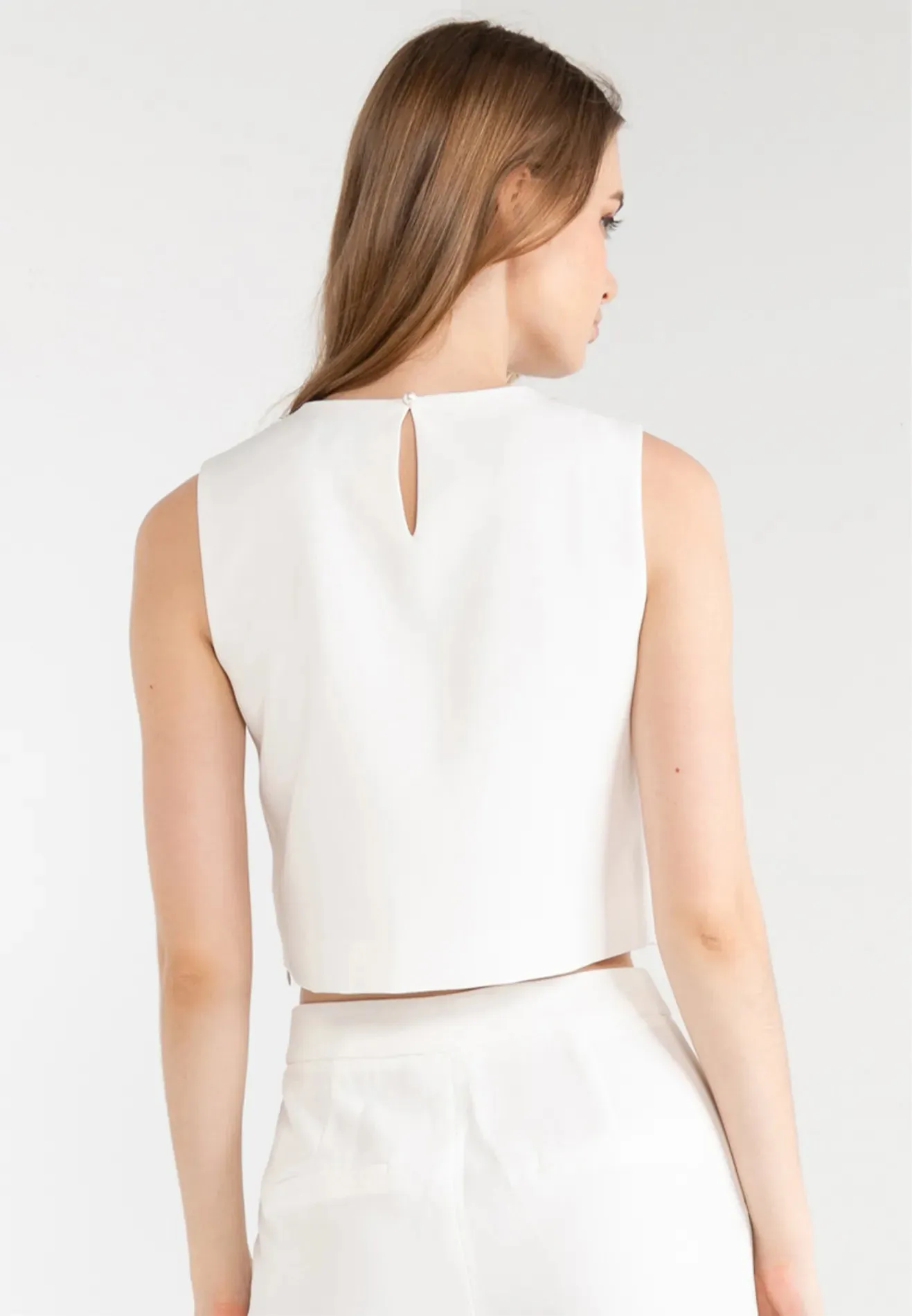 Pearl Neckline Detail Sleeveless Top